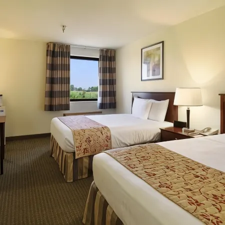 Ramada by Wyndham Bettendorf