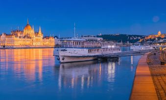 Grand Jules - Boat Hotel