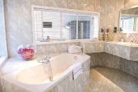 Hotel et le Cafe de Paris