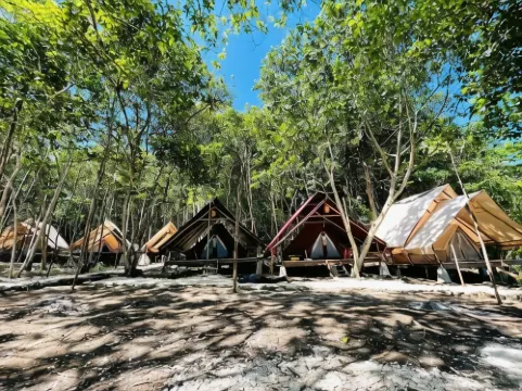 Lainkalogos Glamping Hotels in Raja Ampat
