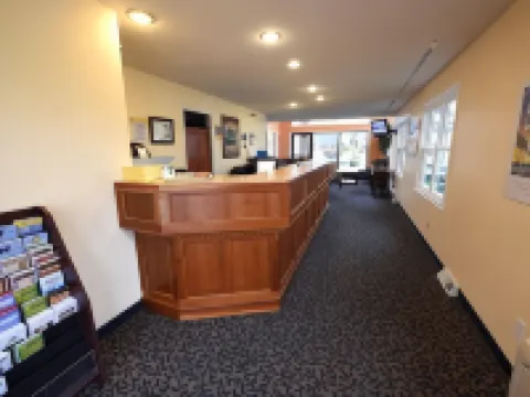 Days Inn by Wyndham Mackinaw City - Lakeview Hotels in Mackinaw Township