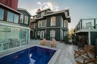 Hhk Hotel - Pools