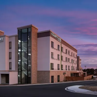 Courtyard Kansas City Olathe Отели рядом с достопримечательностью «Парк Биг Булл Крик»