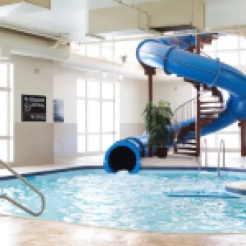 ハンプトン イン & スイーツ バイ ヒルトン レスブリッジ