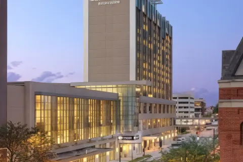 DoubleTree by Hilton Cedar Rapids Convention Complex