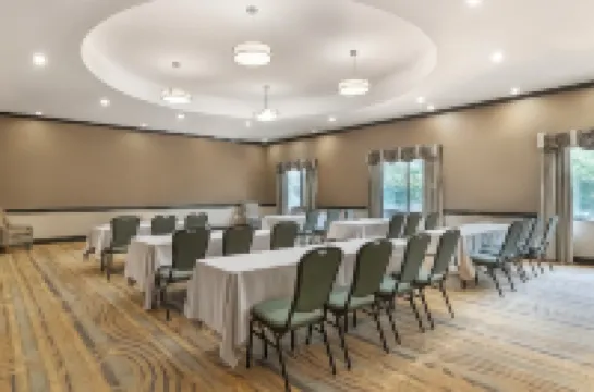 Best Western Plus Texoma Hotel  Suites