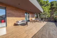 LuxuriousVilla , sauna, sea view, 200 m from the beach