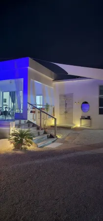 Beach Chic 2-Bedroom Villa – 100% 5-Star Rated - Luxury Redefined Отели рядом с достопримечательностью «Treasure Beach»