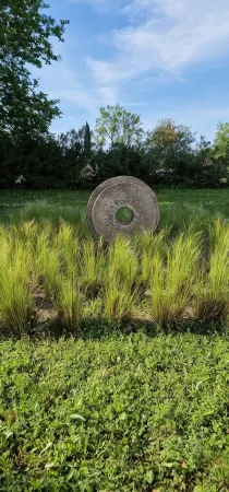 Stunning 18th Century Provencal home with large mature garden and pool. Отели в г. Лорг