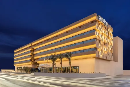 Park Inn by Radisson Riyadh Отели рядом со станцией Железнодорожная станция Эр-Рияда