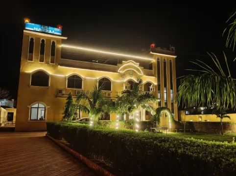 L S Haveli - A Heritage Lake View Haveli