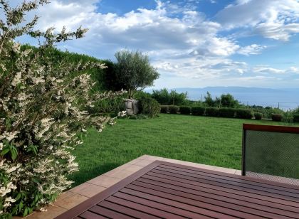 Terra Magica Deluxe Apartment or Room with Private Parking, Terrace and Sea View