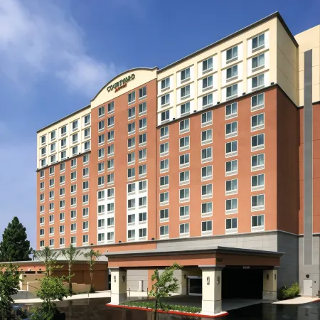 Courtyard by Marriott Culver City Los Angeles Отели рядом с достопримечательностью «Студия "Сони Пикчерс"»