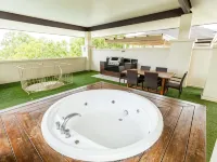 Pullman Palm Cove Sea Temple Resort and Spa - Hot Tub
