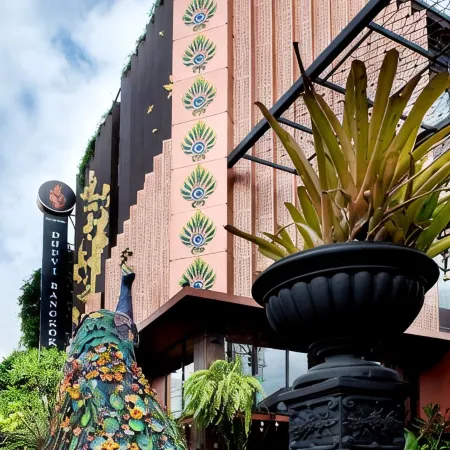 Dhevi Bangkok Hotel Отели рядом с достопримечательностью «Башня Bobae»