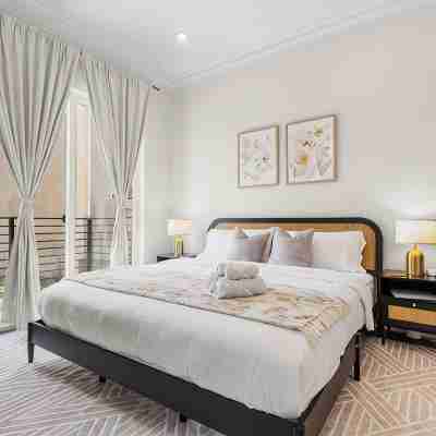 NEW! 3BR/2.5 Bath/15min-NYC /5min-PATH Train, Yard, Gameroom, Parking- SLEEPS 12 Rooms