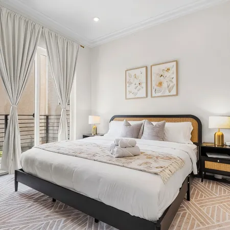 NEW! 3BR/2.5 Bath/15min-NYC /5min-PATH Train, Yard, Gameroom, Parking- SLEEPS 12