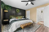 New! 3BR Condo, Private Hot Tub, Close to Strip