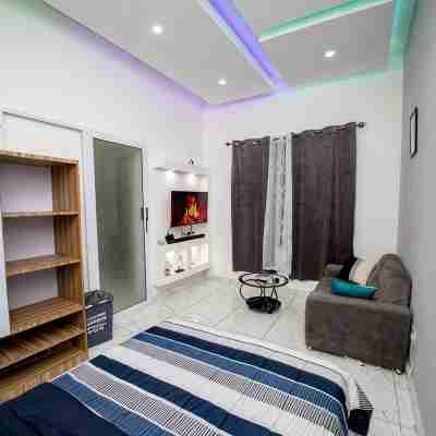A Modern, Smart Condo Within the Heart of the City Rooms