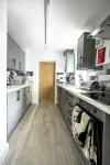 COSY CRUISE CRIBS - MODERN HOME FROM HOME - CENTRAL LOCATION. - Bungalows