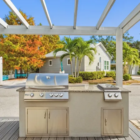 Key West Style Cottage - with pool/hot-tub