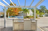 Key West Style Apartment - with pool/hot-tub