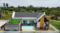 Large villa with private pool, 600m from Mae Rumphueng beach and near Koh Samet