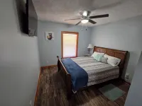 Quiet and modern 3-bedroom cabin near Ash Cave! - 3-Star