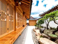 Gyeongju Nuribom Hanok Stay Отели рядом с достопримечательностью «Комплекс Сансонджан»