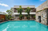 Grand Laguna Hotel & Villa