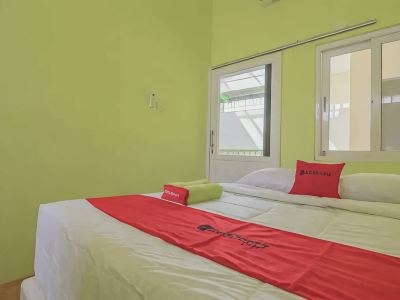 RedDoorz Syariah Near Museum Wisma Karya Subang