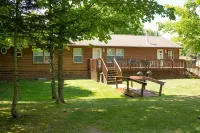 Turtle Lake Retreat: Spacious Seven-Bedroom Home -  Your Ultimate Group Getaway! - Homestays