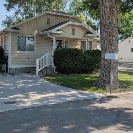 New Charming Murray 2 BR Home just  20 min to mtns or downtown, 5 min to IMC.