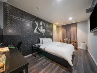 HOTEL YOGI