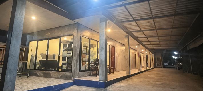 Lion Hotel 춤폰 호텔