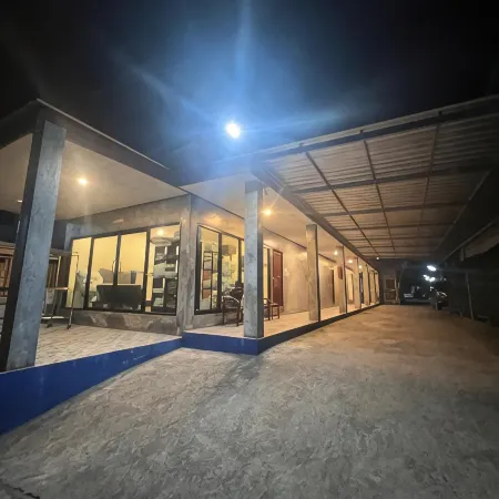 Lion Hotel