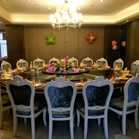 Pinwei International Holiday Hotel