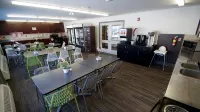 HI Calgary City Centre - Hostel - Bữa sáng