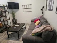 Stay in this Unique SE Iowa Apt - Huoneistot