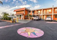 Aqua Venture Inn - Motels