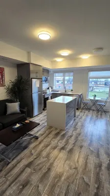Minutes To The Falls:  Stylish Townhome Gem! - บังกะโล