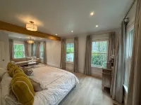 Pool/5 min walk to Beach/Restaurants/Museums- Village House w/backyard