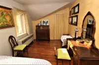 Lavender Hill Estate, Private 37 acres,1.5 hour from NYC, Heated Pool, Jacuzzi,