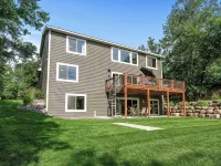 Exceptional property on Pelican Lake! Short walk to Breezy Resort, beaches, park Hotels in Breezy Point