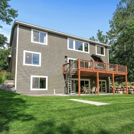 Exceptional property on Pelican Lake! Short walk to Breezy Resort, beaches, park