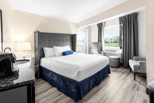 Aqua Blue Hotel