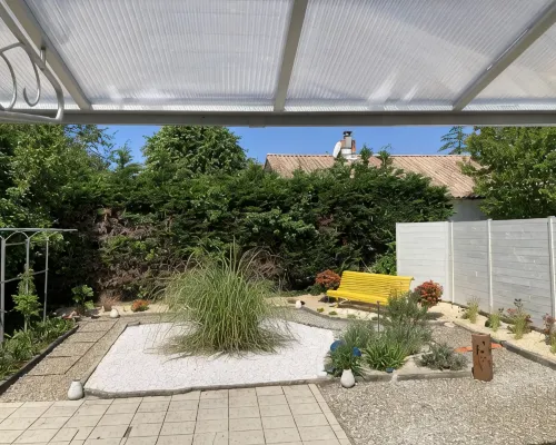 Authentic Charming 2 Bedroom House with Garden near City Center Hotels in Saujon
