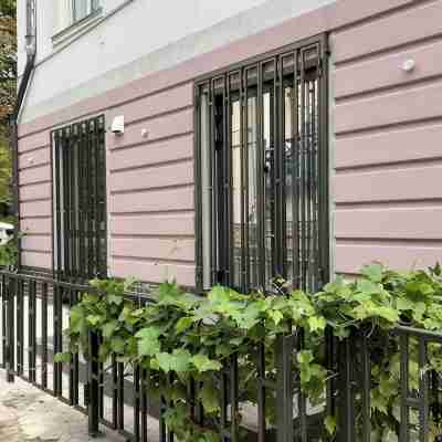 Magic 2 Floors in City Center Hotel Exterior
