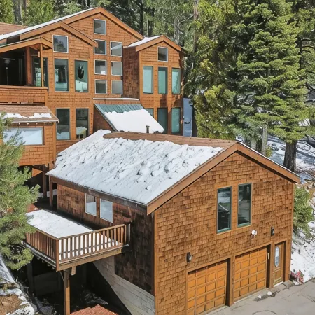 Spacious 4/5BR 4BA Tahoe Retreat w/ Hot Tub – Walk to Lake & Near Ski Resorts