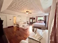 Tropical Treasure: 4 BR Oasis in the Hills of JA Hotele w: Mandeville